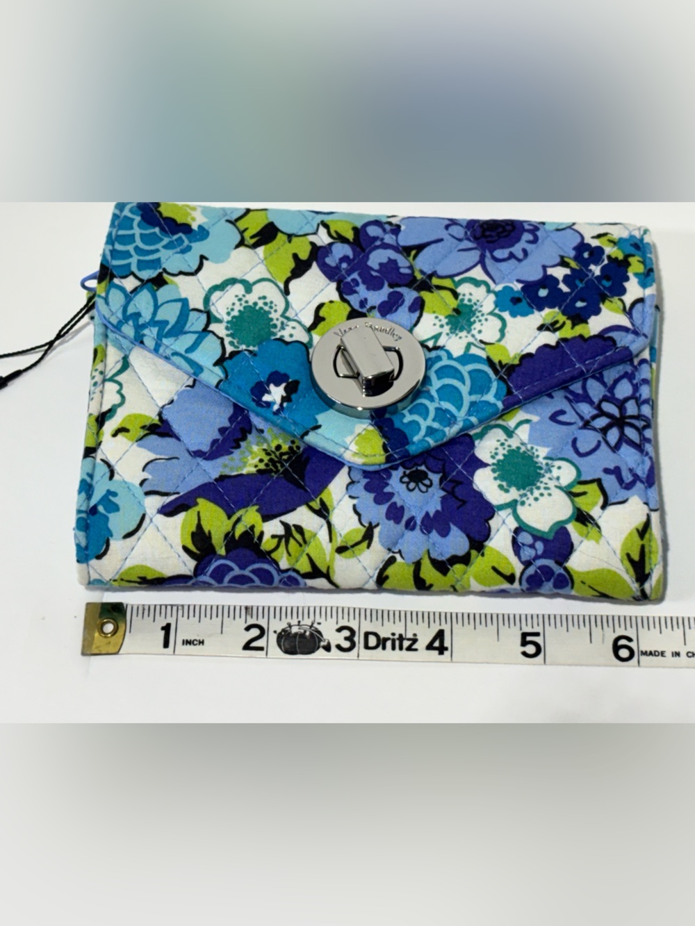 NWOT Vera Bradley Your Turn Smartphone Wristlet in “Blueberry Blooms”